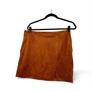 Banana Republic Faux Suede Rust brown Skirt with pockets Size 12.